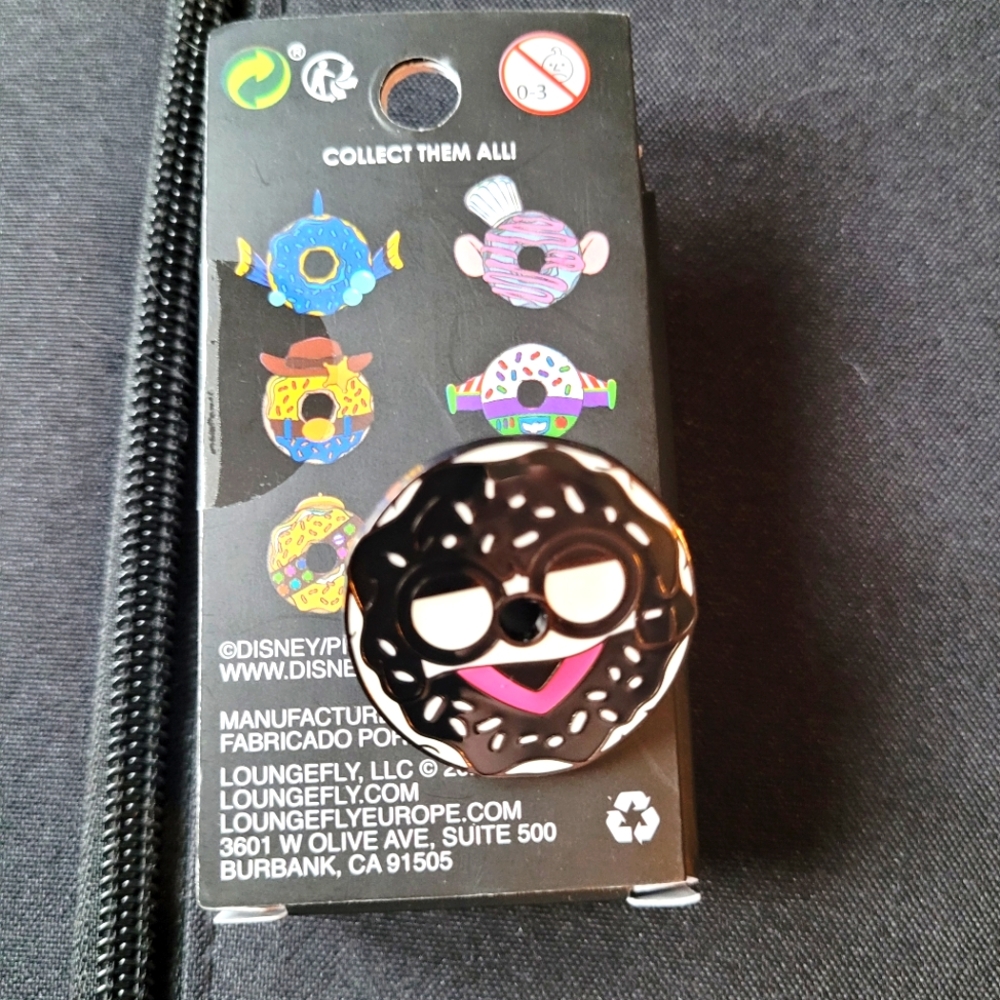 📌5 for $25 Disney Pixar Loungefly blind box pin Edna Donut pin series